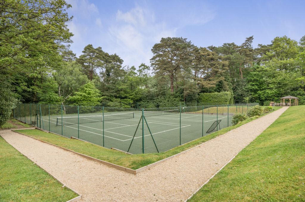 Additional image 4 of 2 bed flat for saleBeacon Crescent, Hindhead, Surrey GU26