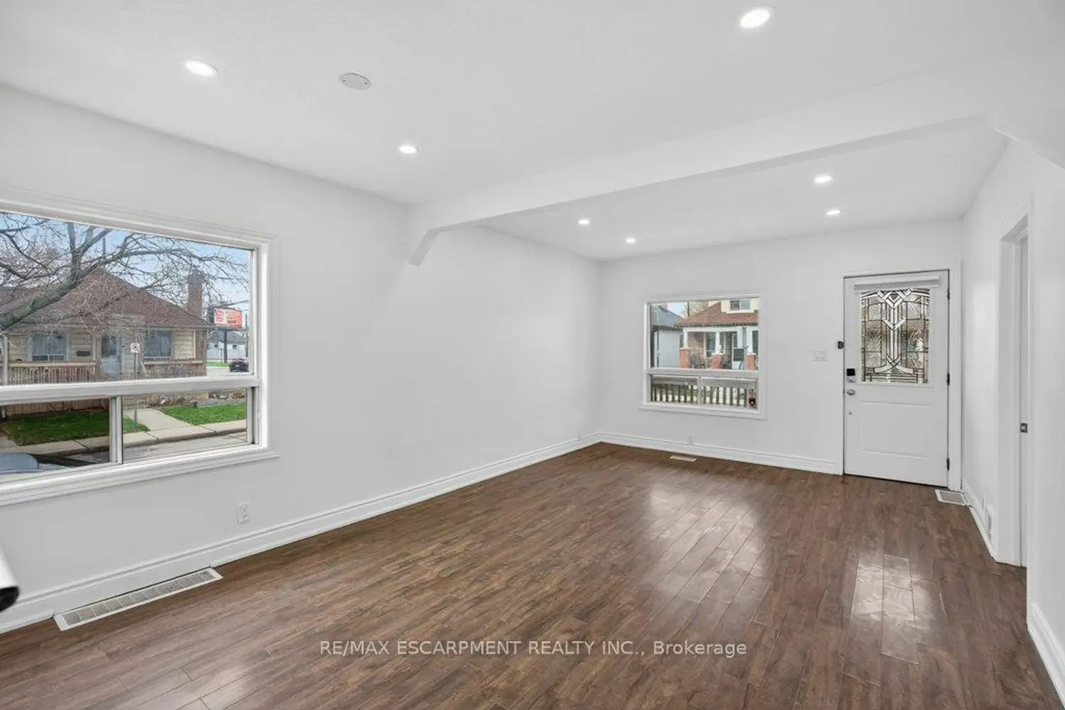 299 Britannia Avenue photo 3