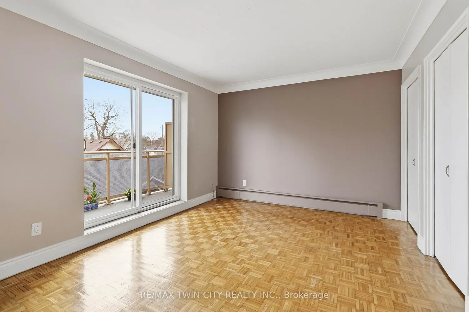 87 St George Street 305 photo 3