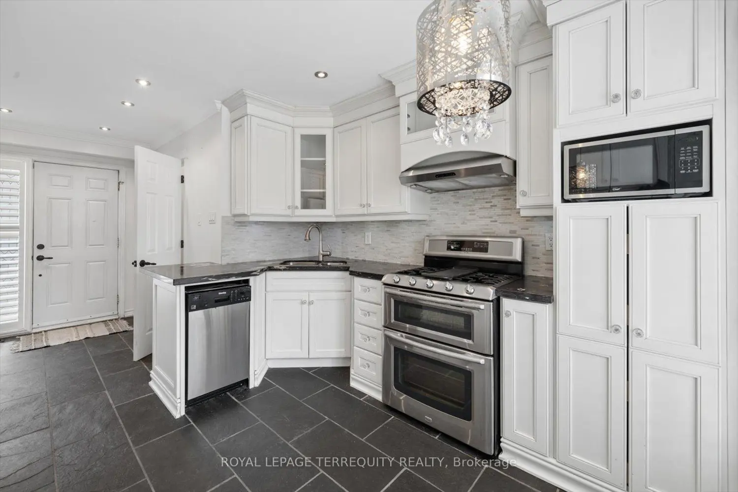 1825 Hyde Mill Crescent photo 5