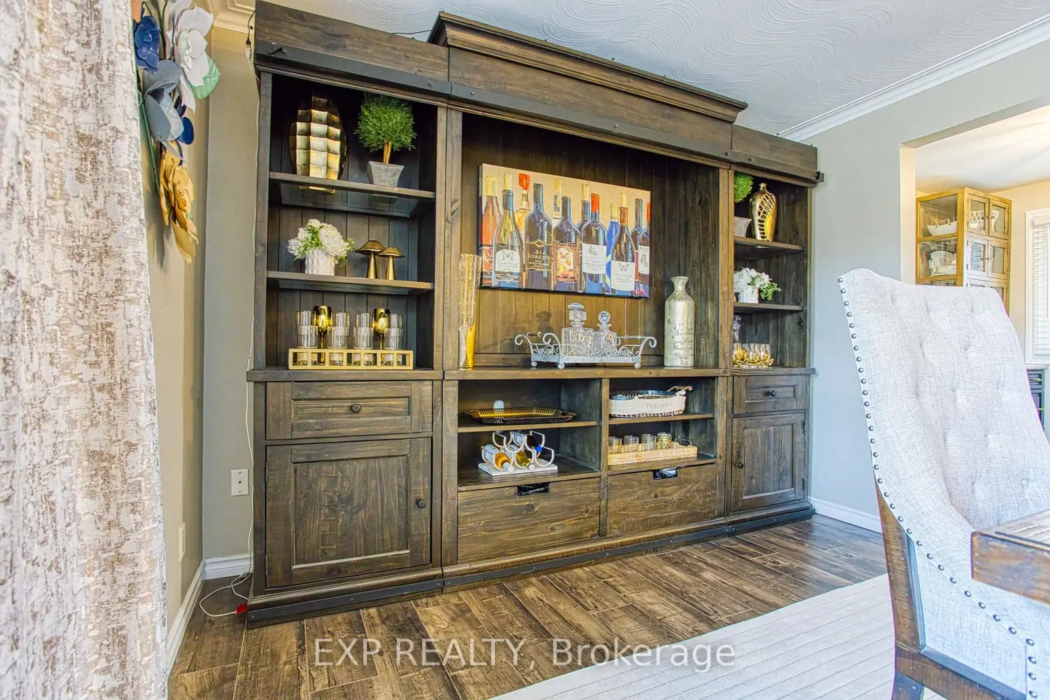 4504 Queensway Gardens photo 4