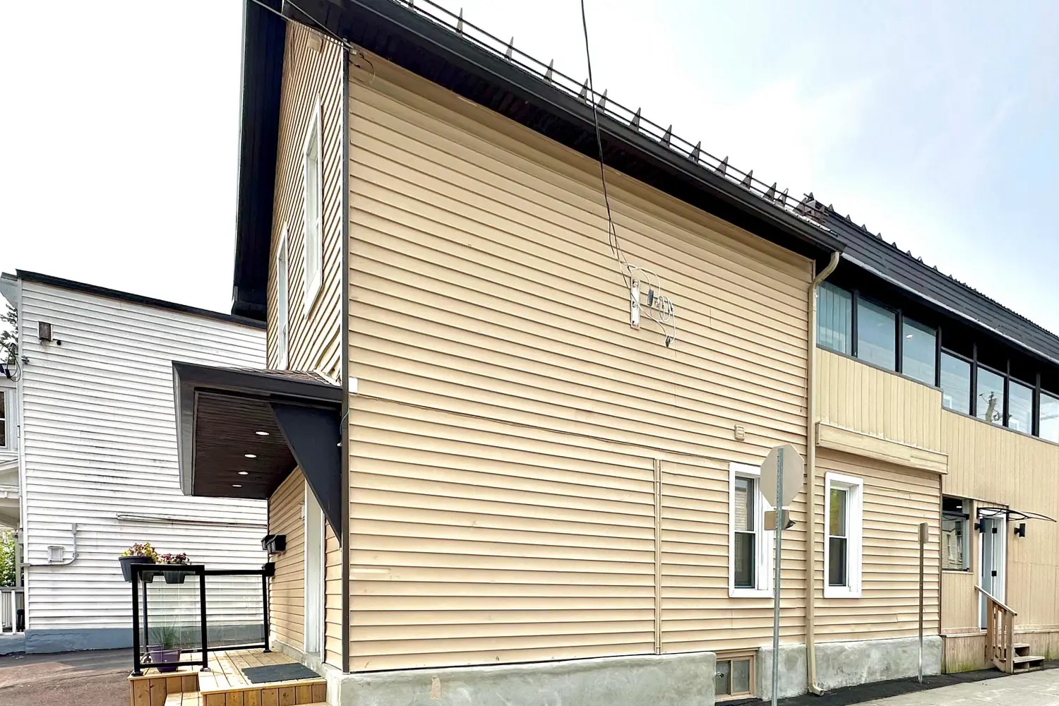 240 Marier Avenue photo 3