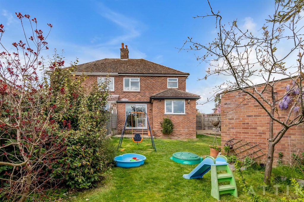 3 bed semi-detached house for saleQueens Drive, Halesworth IP19