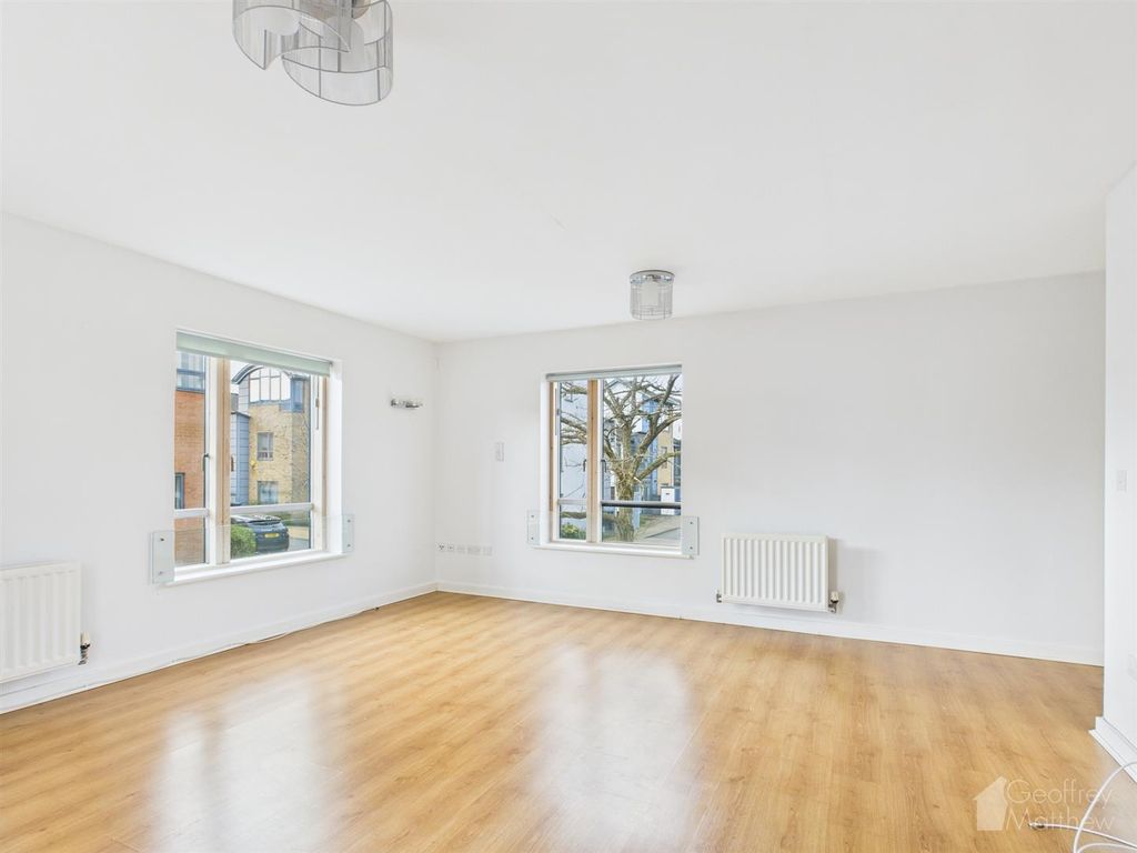 2 bed maisonette for saleSimplicity Lane, Newhall, Harlow CM17 photo 4