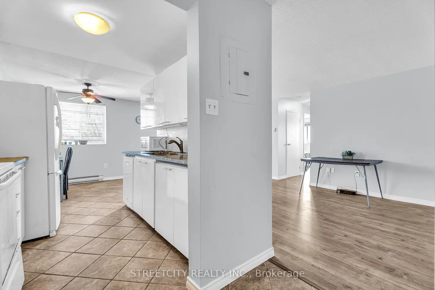 986 Huron Street 401 photo 4