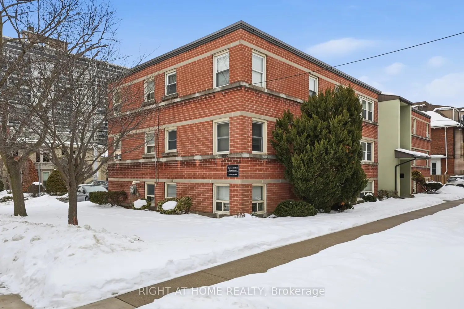 223 Macnab Street 11