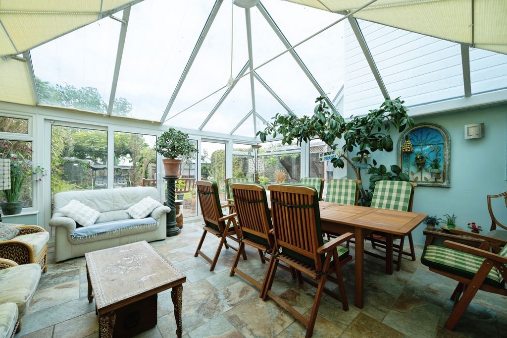 Additional image 7 of 4 bed detached house for saleWittering Road, Hayling Island, Hampshire PO11