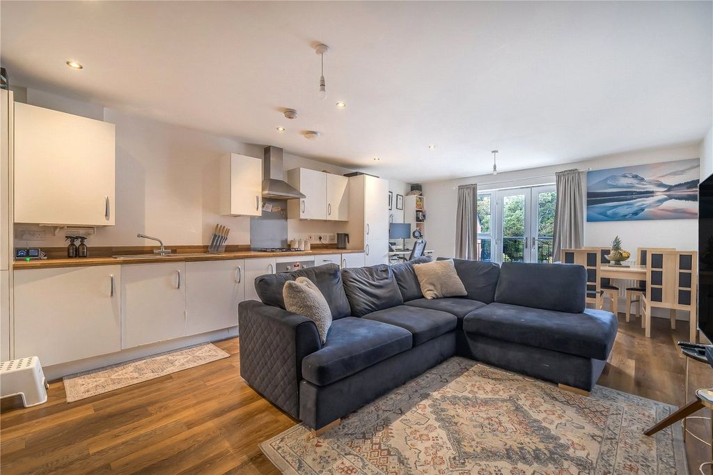 Additional image 2 of 2 bed flat for saleCarter Court, Hook, Hampshire RG27
