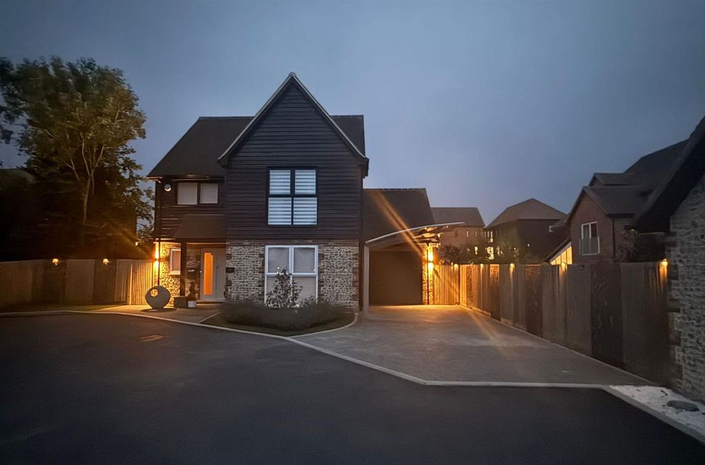 3 bed detached house for saleFlint Close, Rotherfield Greys, Henley-On-Thames RG9
