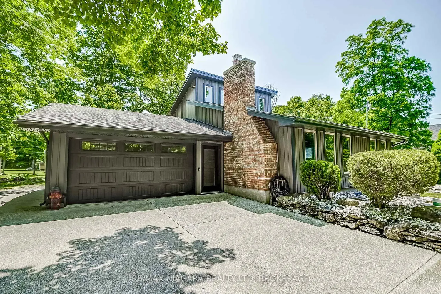 4905 Mapleview Crescent photo 3