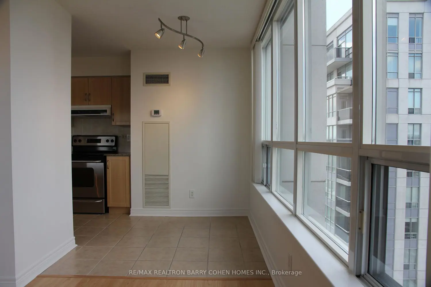 50 Disera Drive 1212 photo 4