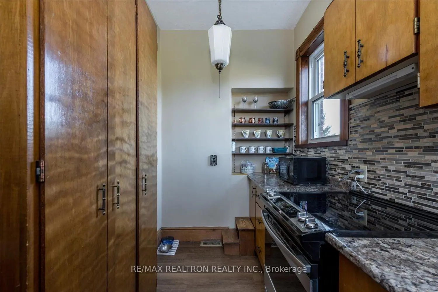 236787 13 Grey Road photo 4