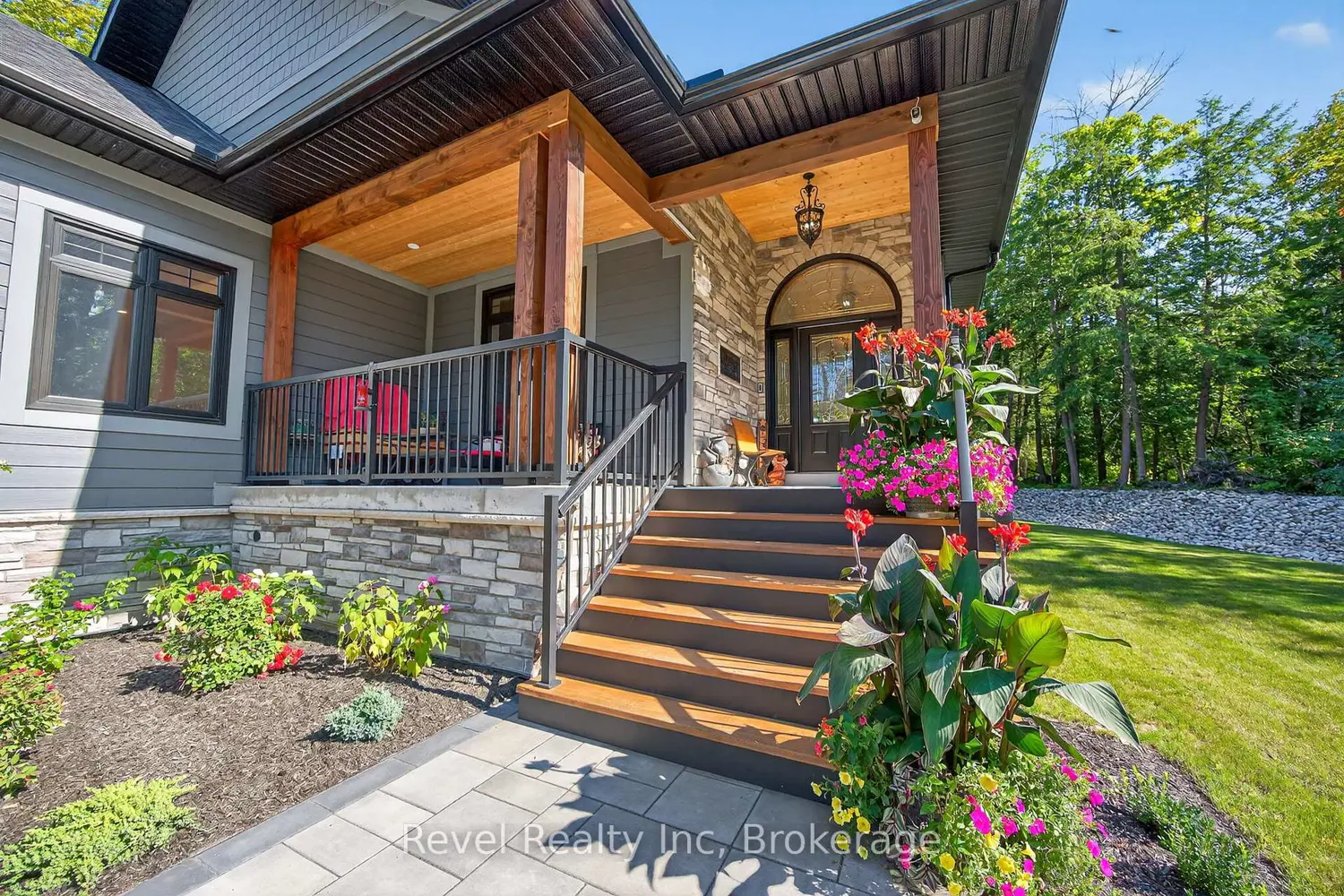 517 Silverbirch Drive photo 3
