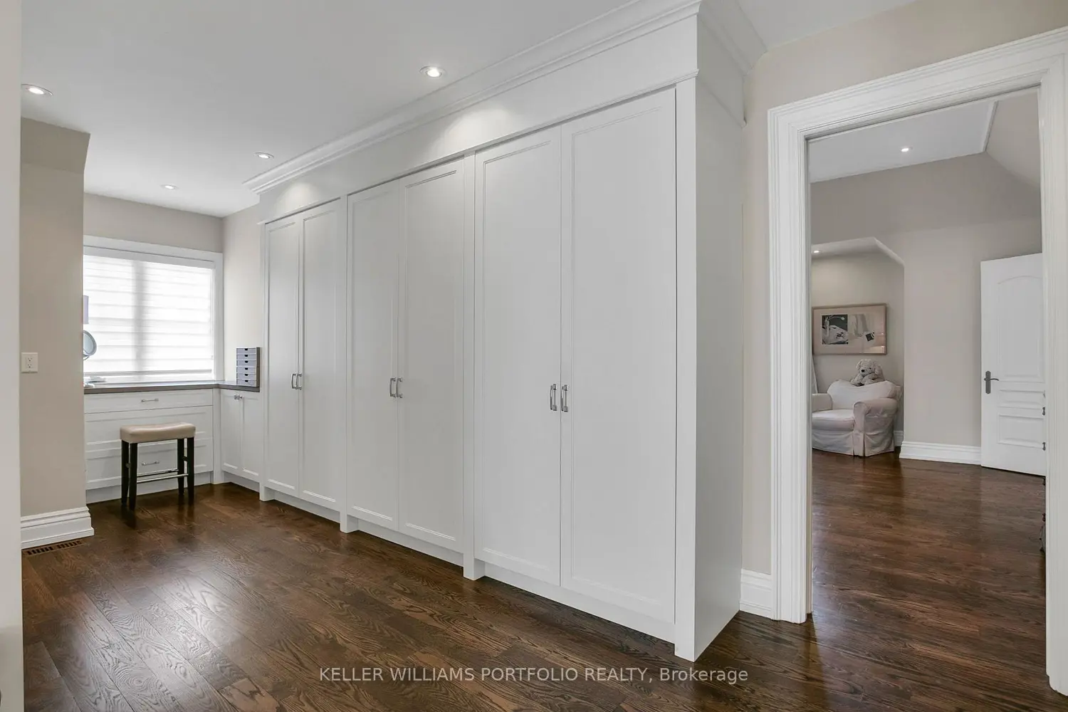 92 Pinetree Way photo 4