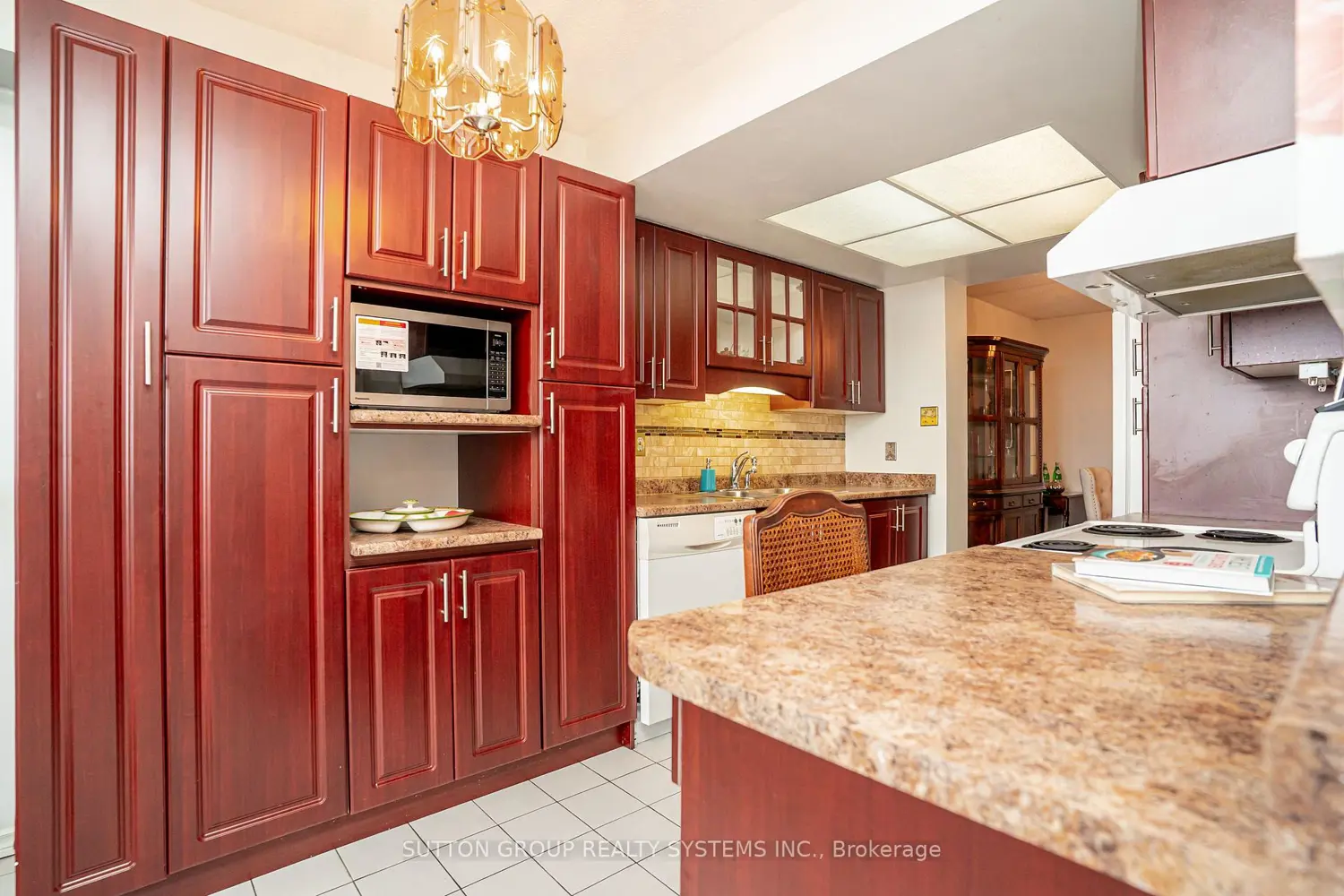 20 Cherrytree Drive 802 photo 2