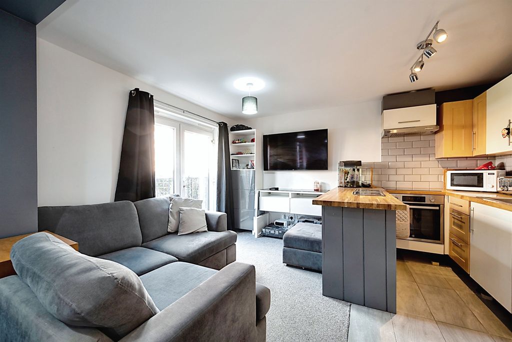 Additional image 6 of 2 bed flat for saleLittle Hackets, Havant PO9
