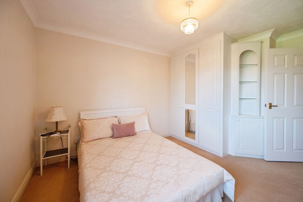 Additional image 16 of 3 bed flat for saleSea Front, Hayling Island, Hampshire PO11