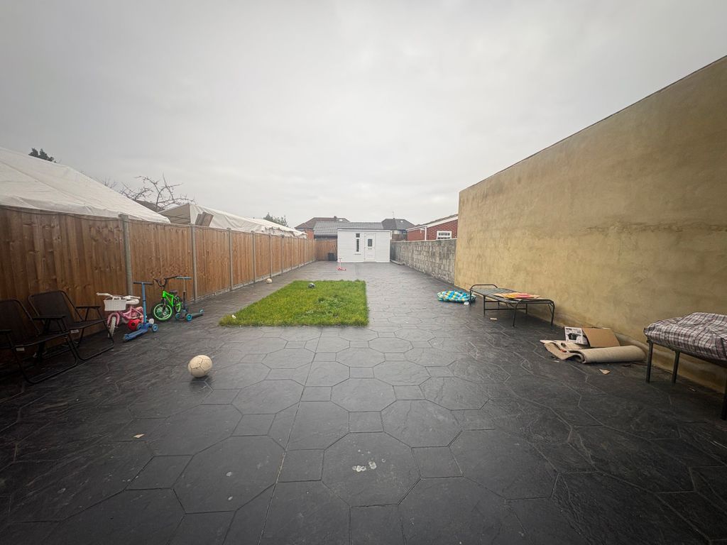 Additional image 11 of 6 bed semi-detached house for saleWentworth Crescent, Hayes UB3