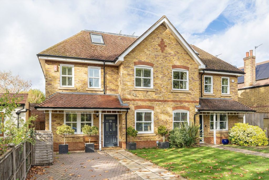 5 bed property for saleWensleydale Road, Hampton TW12