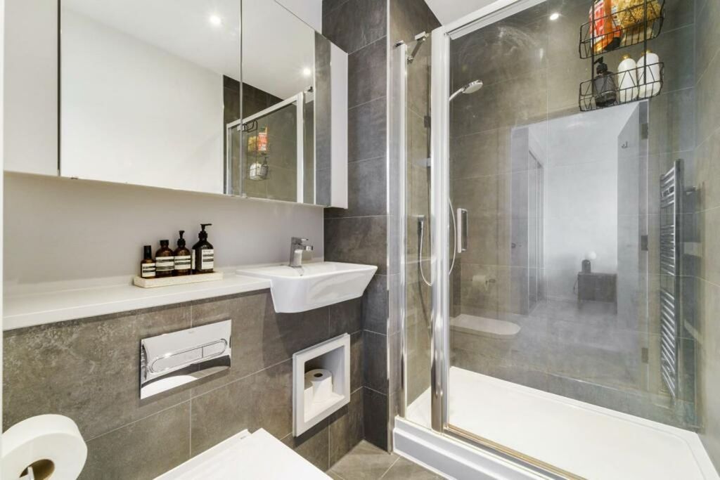 Additional image 7 of 2 bed flat for sale2 Selbourne Avenue, Hounslow TW3