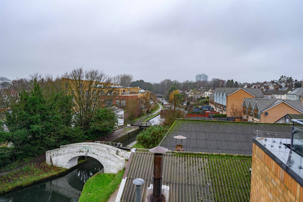 Additional image 14 of 2 bed penthouse for saleEbberns Road, Hemel Hempstead HP3