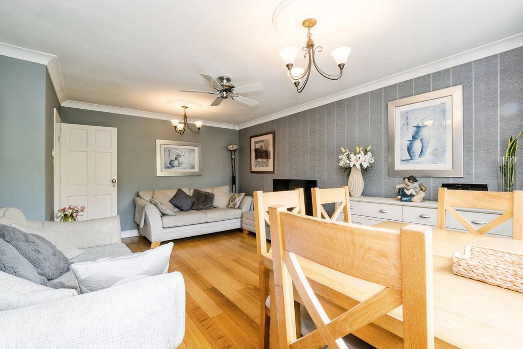 Additional image 20 of 2 bed maisonette for saleHurstlands Close, Hornchurch RM11