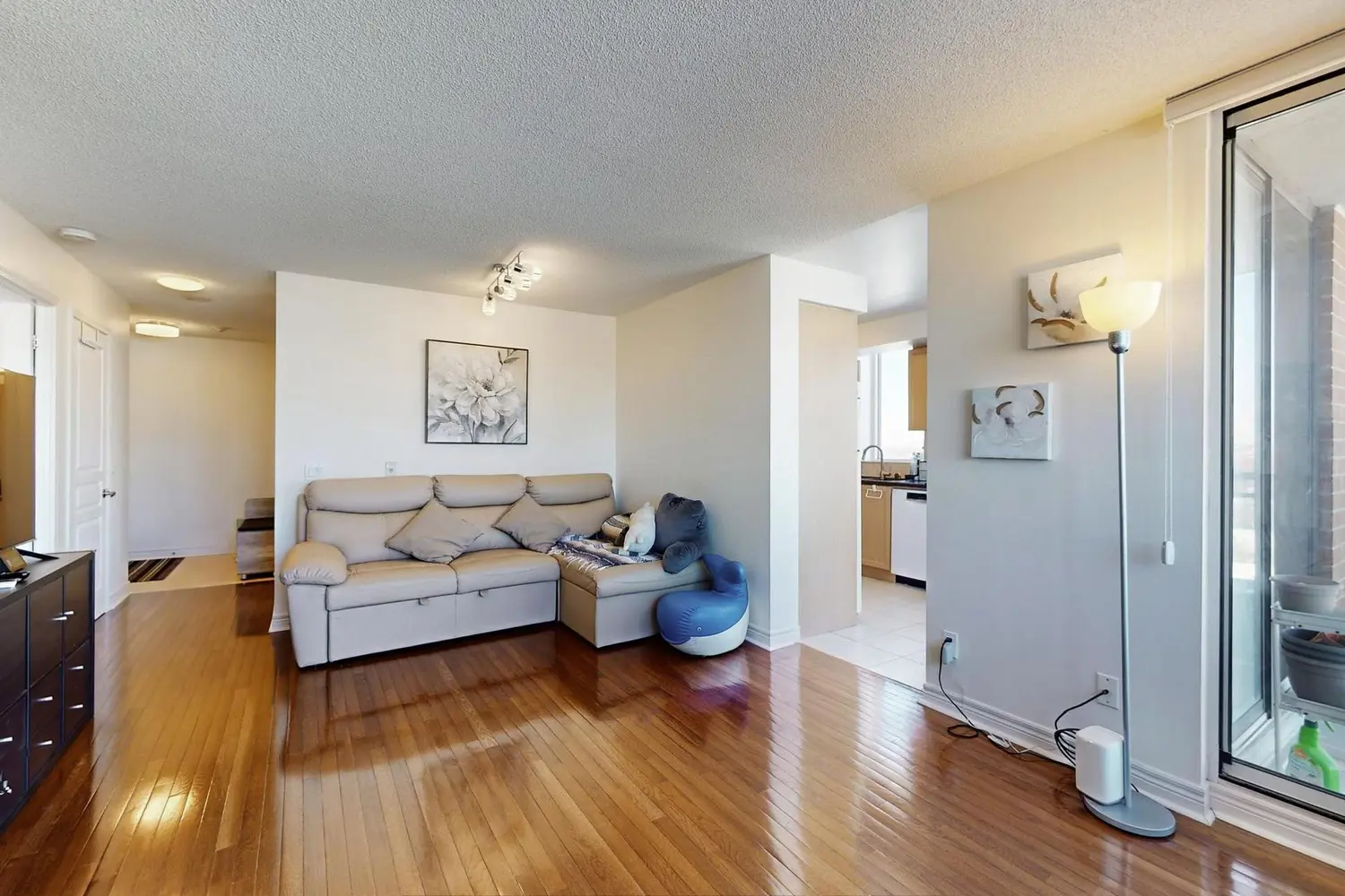 350 Red Maple Road 1211 photo 4