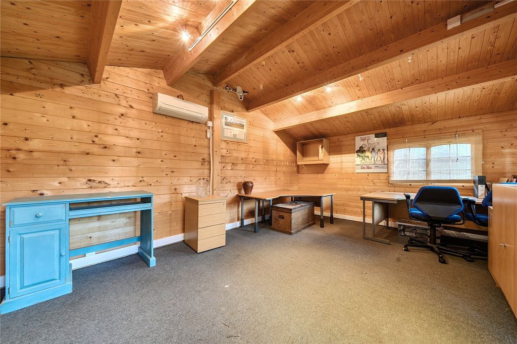 Additional image 20 of 4 bed detached house for saleLondon Road, Hook, Hampshire RG27