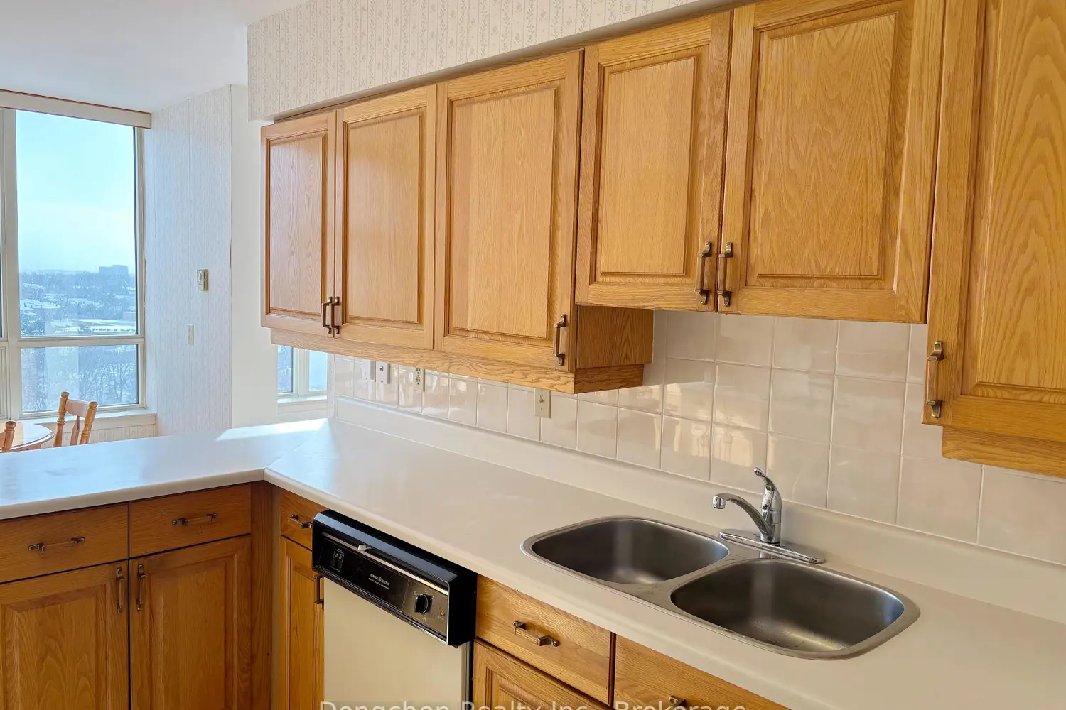 175 Bamburgh Circle 1104