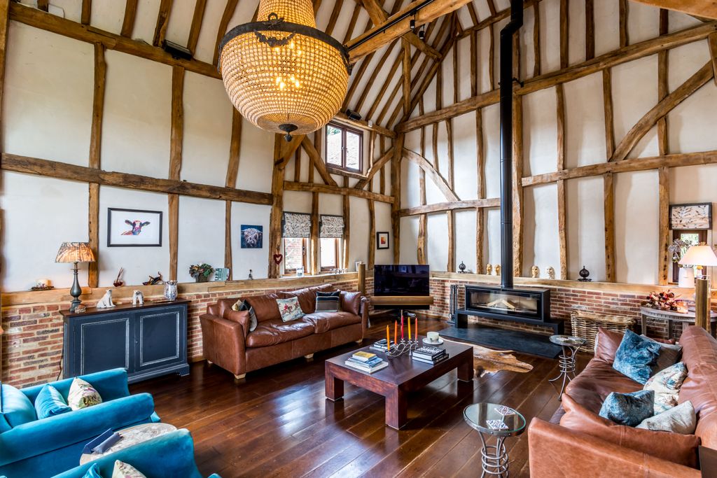 5 bed barn conversion for saleWest End Lane, Haslemere GU27 photo 3