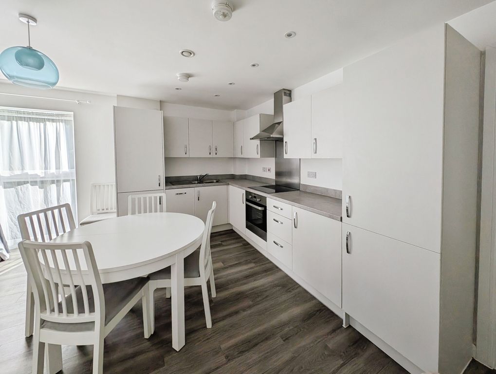 Additional image 16 of 2 bed flat for saleStation Road, Hook, Hampshire RG27