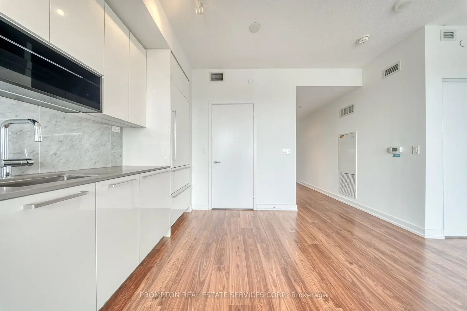 117 Mcmahon Drive 2801 photo 4
