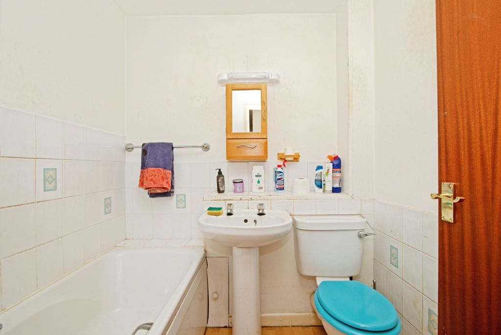 2 bed flat for saleUpton Ope, Helston, Cornwall TR13 photo 4
