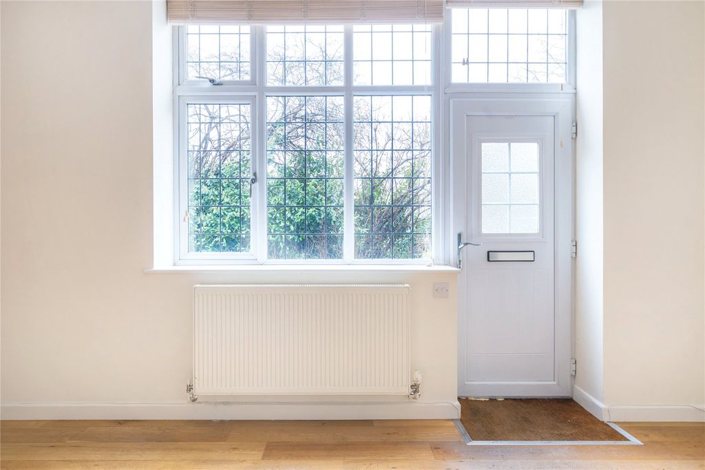 Additional image 7 of 1 bed flat for saleHaslemere, Surrey GU27