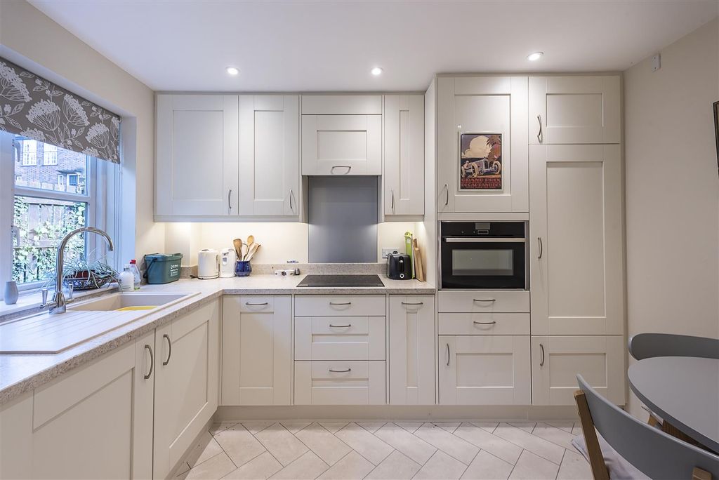Additional image 3 of 1 bed flat for saleSun Lane, Harpenden AL5