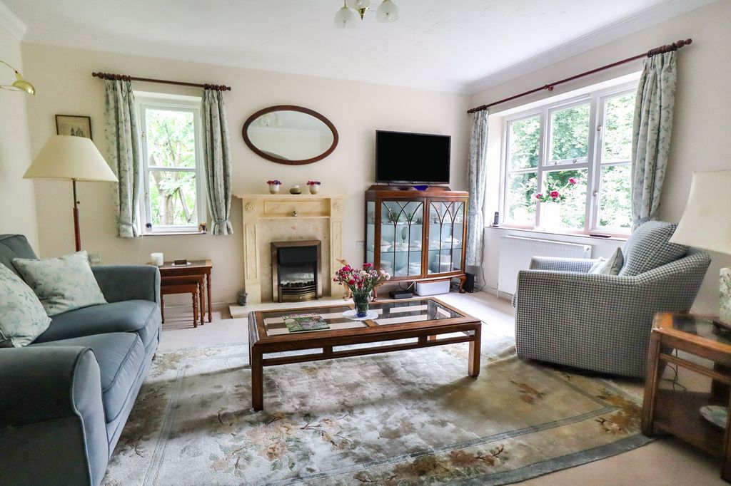 Additional image 2 of 2 bed flat for saleSun Lane, Harpenden AL5