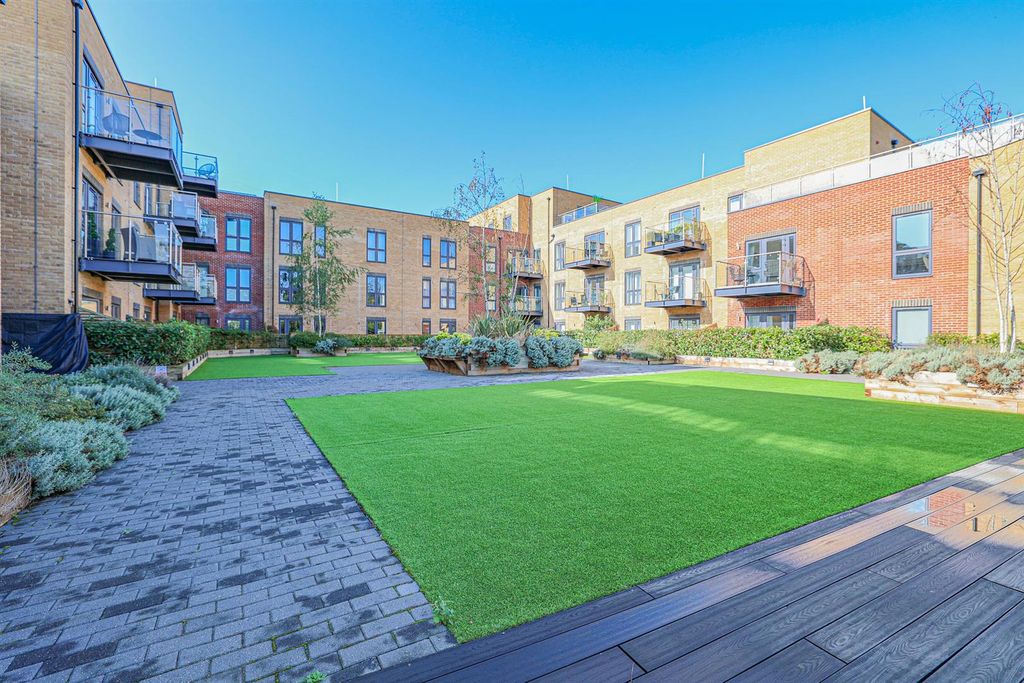 Additional image 18 of 2 bed flat for saleFrogmore Road, Hemel Hempstead HP3