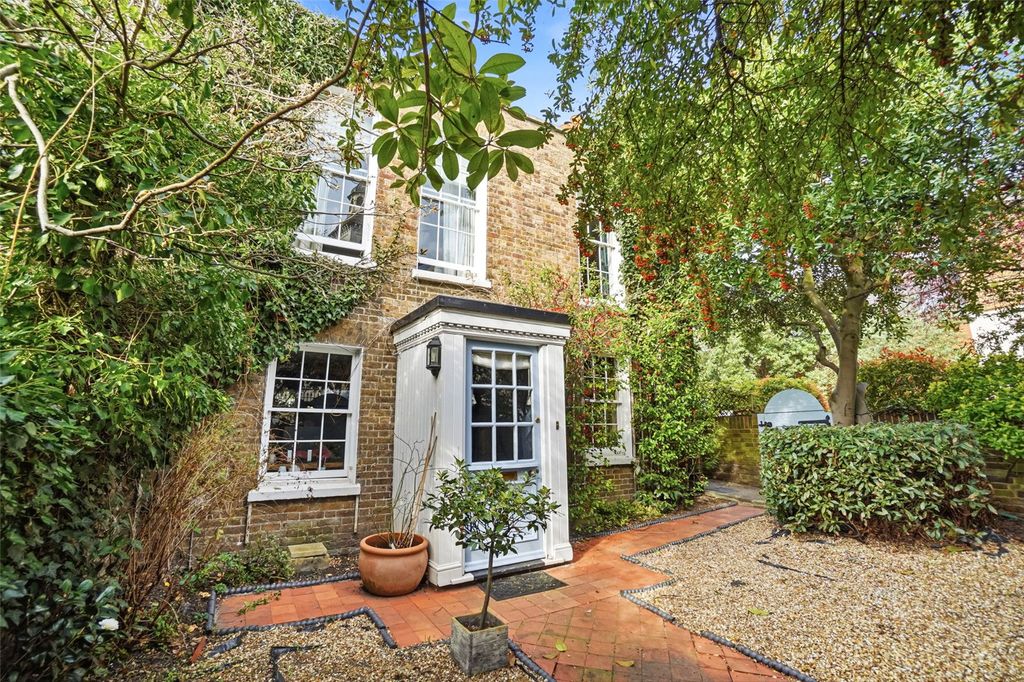 5 bed semi-detached house for saleThames Street, Hampton TW12