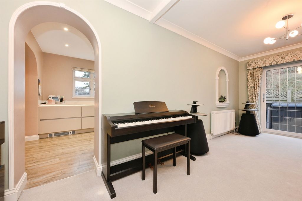 Additional image 7 of 5 bed detached house for saleRoselands Avenue, Hoddesdon EN11