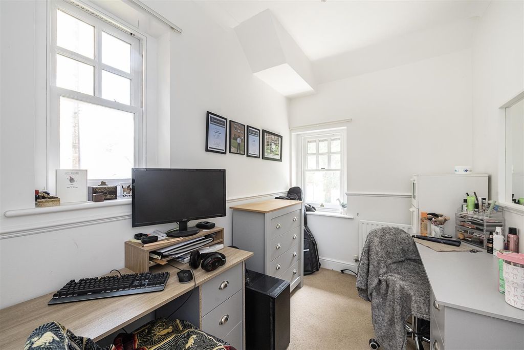 Additional image 7 of 2 bed flat for saleMilton Road, Harpenden AL5