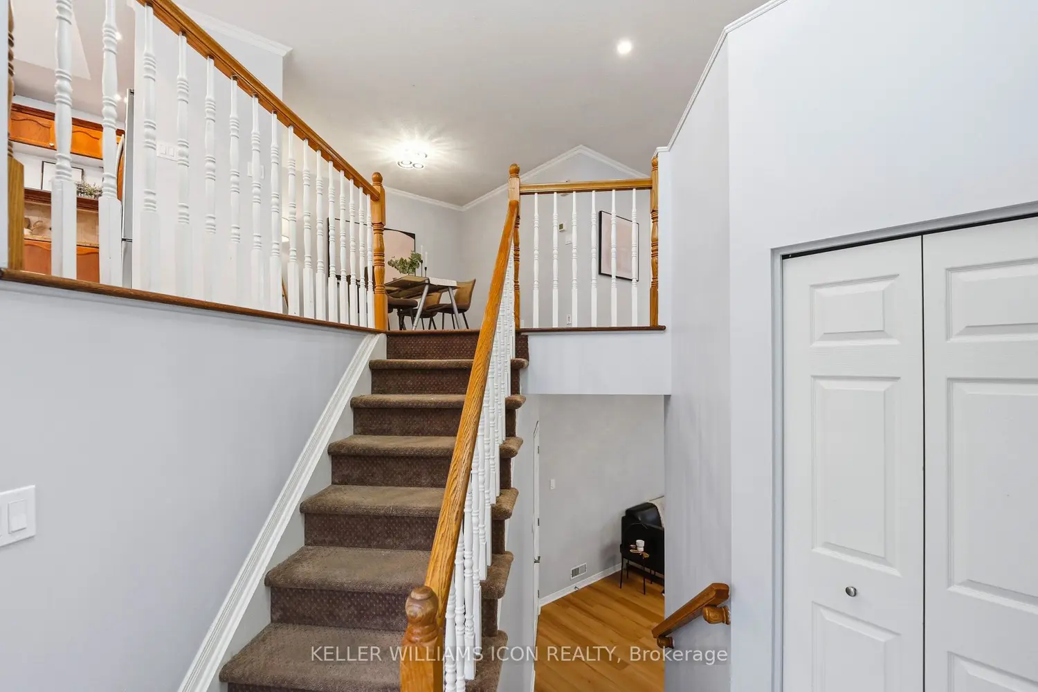 125 Castle Glen Crescent photo 5