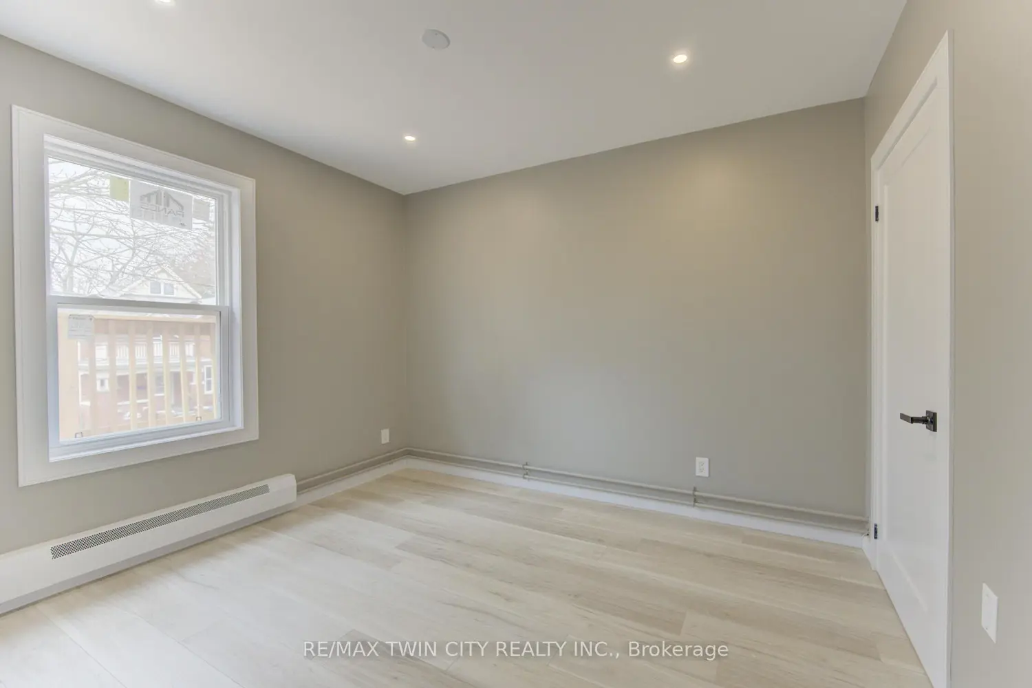 67 Louisa Street photo 4