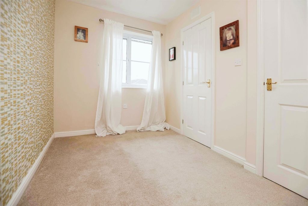 Additional image 5 of 2 bed flat for saleCavalier Drive, Halesowen B63