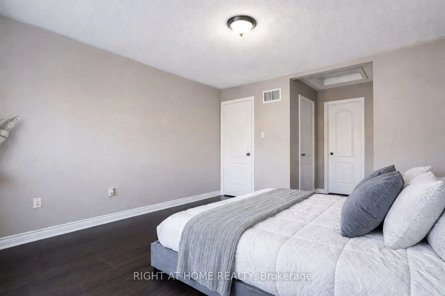 169 Dooley Crescent photo 5