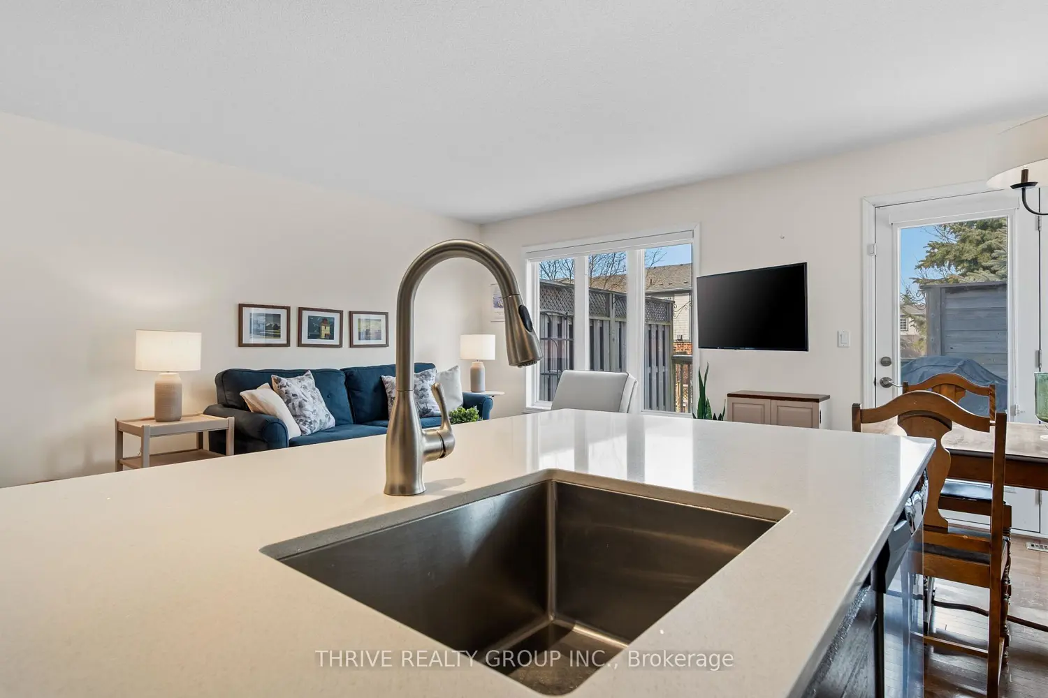 582 Hyde Park Road 2 photo 4