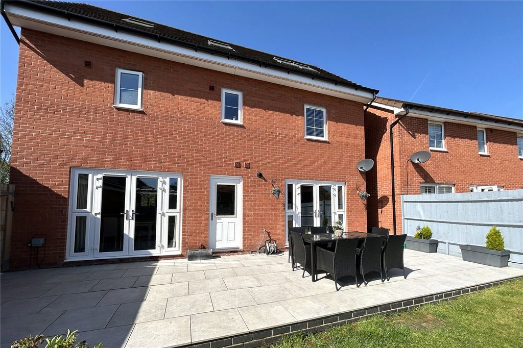 Additional image 25 of 5 bed detached house for saleViney Close, Hook, Hampshire RG27