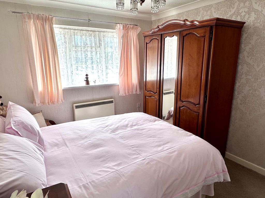 Additional image 15 of 2 bed flat for sale44 Mark Anthony Court, Hayling Island PO11