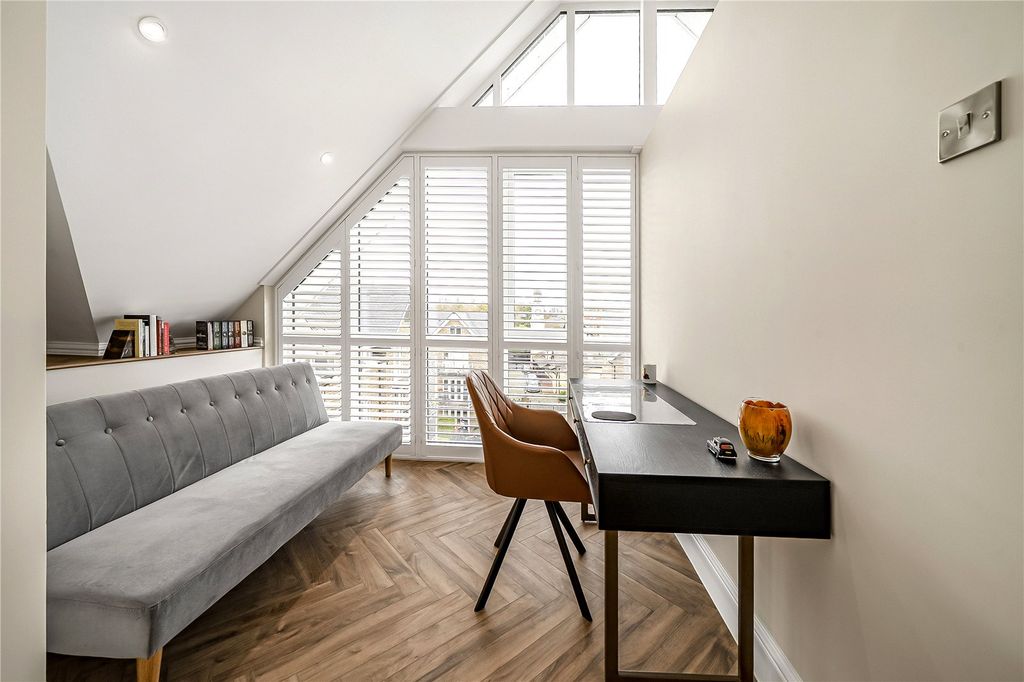 Additional image 11 of 2 bed flat for saleThames Close, Hampton, Middlesex TW12