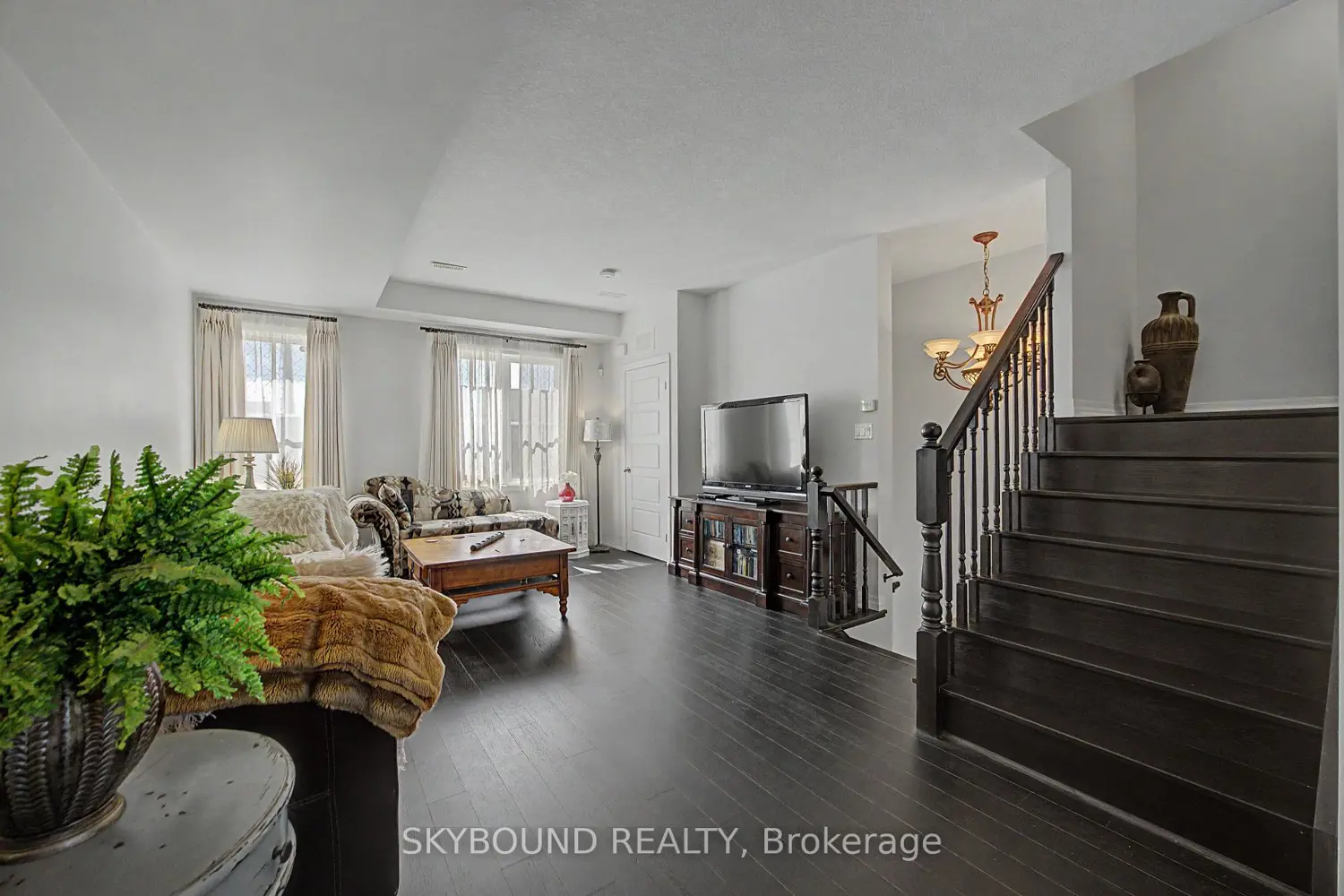 290 Barton Street 3 photo 4