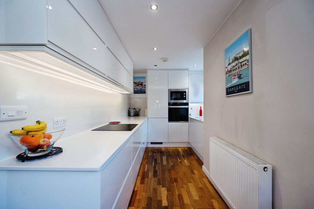 Additional image 7 of 2 bed flat for saleChannel House, 386 Sea Front, Hayling Island, Hampshire PO11